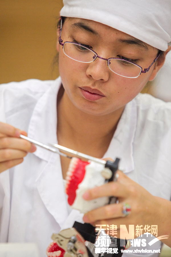 天津：未來“牙醫”賽技能