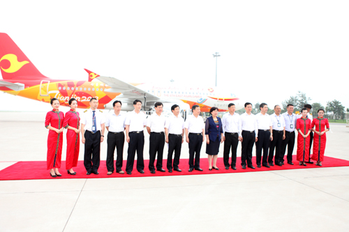 天津航空“東亞運動會號”飛機首航大連