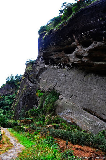 武夷山：丹霞危崖 溪水明凈