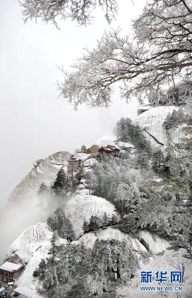 高清：奇險(xiǎn)山峰上的絕美雪景