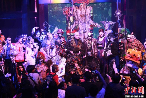 香港海洋公園萬(wàn)圣節(jié)預(yù)演 群魔亂舞上演驚嚇之旅