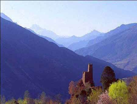 探秘四川神秘女王谷 一女可嫁多夫奇葩習俗