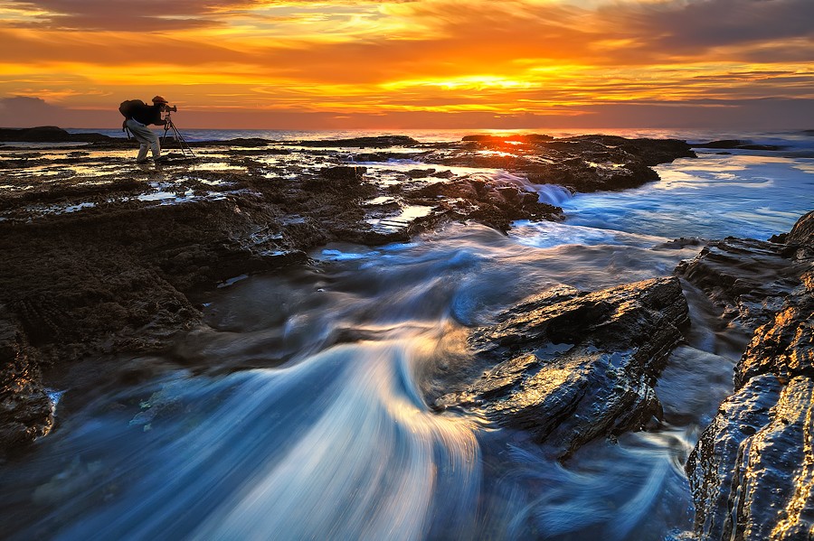 實拍野外攝影師辛酸工作場景