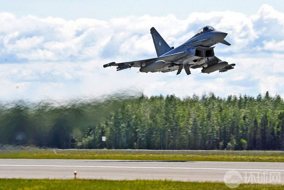 誰“擊落”了機皇F-22 五代機被打得滿地找牙