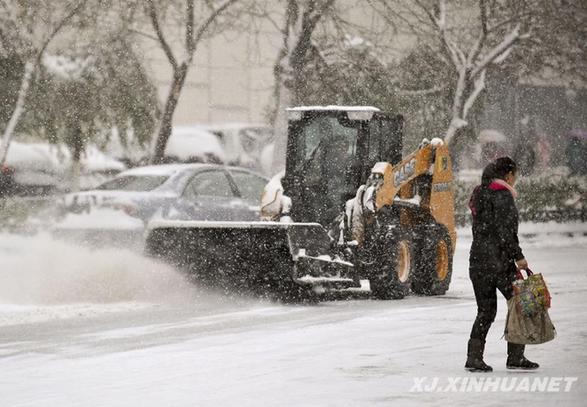 烏魯木齊連續發布道路結冰、暴雪預警