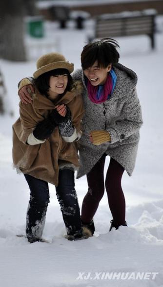 烏魯木齊連續發布道路結冰、暴雪預警