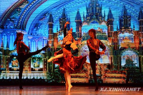 上海芭蕾舞團(tuán)獻(xiàn)藝邊城