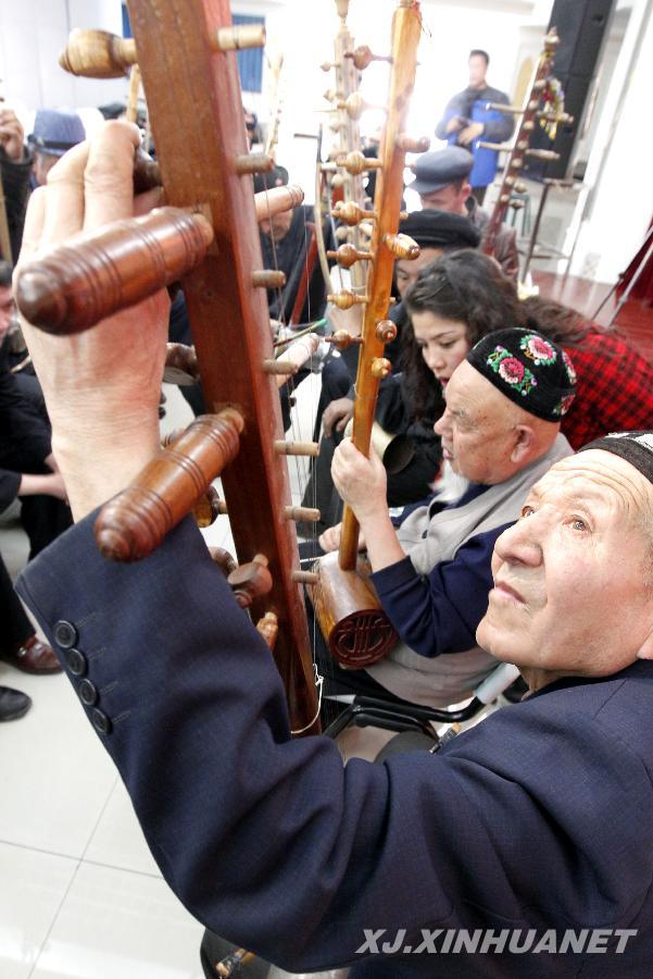 哈密舉辦“哈密艾捷克”非遺傳承人培訓班