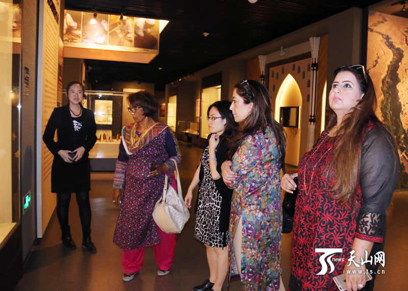 巴基斯坦婦女代表團訪問新疆