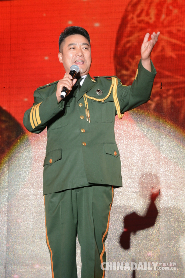 霍城縣舉辦“科古爾琴薰衣草園演唱會(huì)”