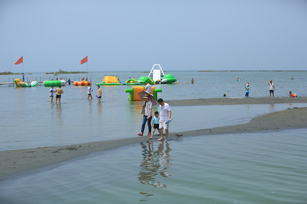 端午小長假博斯騰湖水上娛樂項目受青睞