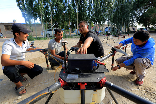 新疆博湖：植保無(wú)人機(jī)助農(nóng)豐產(chǎn)增收