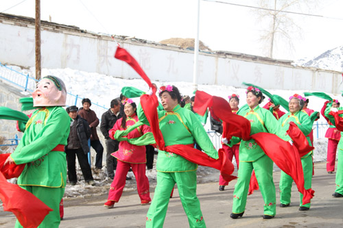 青河縣：各民族文化融合獨特表演形式迎“三·八”