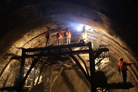 交通運(yùn)輸部部長(zhǎng)楊傳堂談西藏交通規(guī)劃