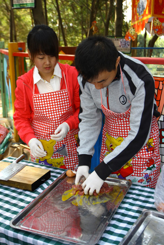 白虎認養儀式　虎寶寶很享福（圖）