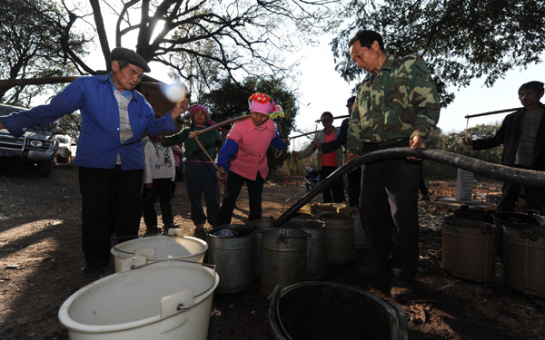 云南旱情：貧困彝村買水度日