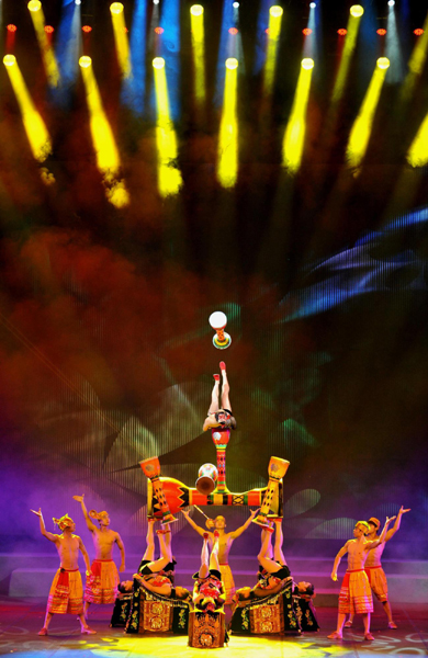 民族風情歌舞表演扮靚“昆交會”