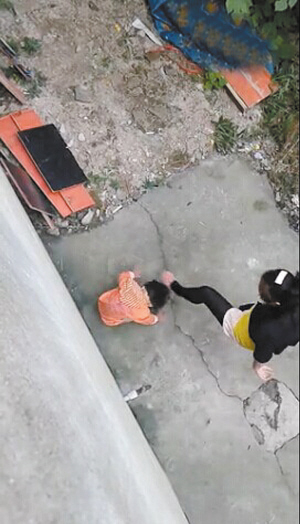 疑云南一女子踢打孩子被拍視頻網(wǎng)友稱要“人肉”她