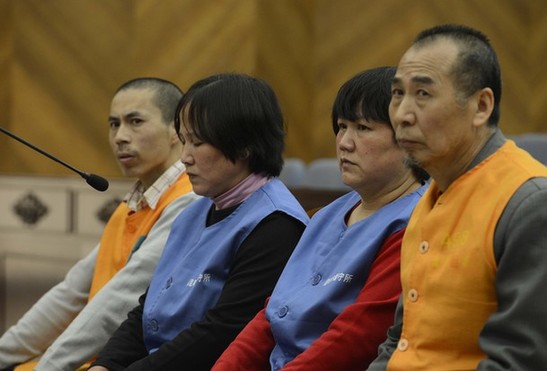 云南假藥大亨在昆受審 激素藥冒充“祖?zhèn)髅胤?#8221;