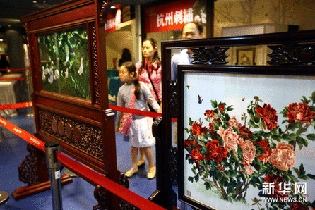 浙江省非物質(zhì)文化遺產(chǎn)精品展亮相臺北 圖