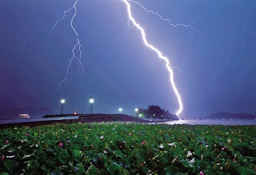 驚雷滾滾 浙江省氣象臺發布雷電黃色預警