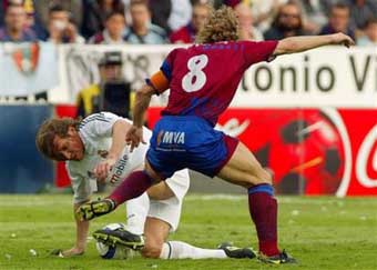 Real Madrid beat Levante 2-0