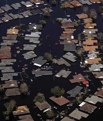 Harricane Katrina hits US