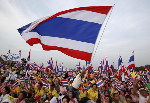 At least 5 injured in blast in Thai rally