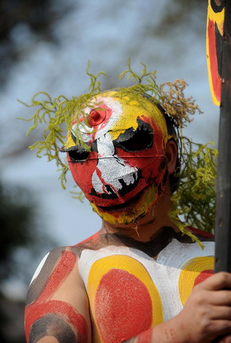 Ethnic Yi people sacrifice to 'fire god' in Yunnan