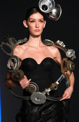 Green fashion show staged at Expo's Zero-carbon Pavilion