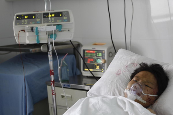 8 killed after bus tumbles into ditch in SW China