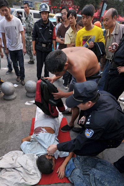 Policeman debunks street begging trick