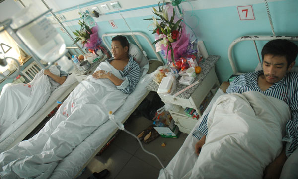 Mine cave-in survivors recuperate