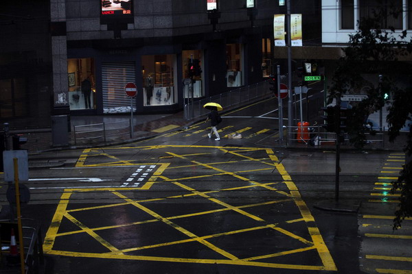Typhoon Vicente lashes South China