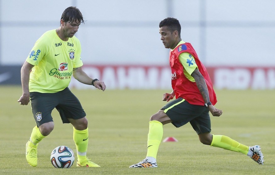 巴西隊(duì)長(zhǎng)恢復(fù)參加合練 內(nèi)馬爾等人水中訓(xùn)練