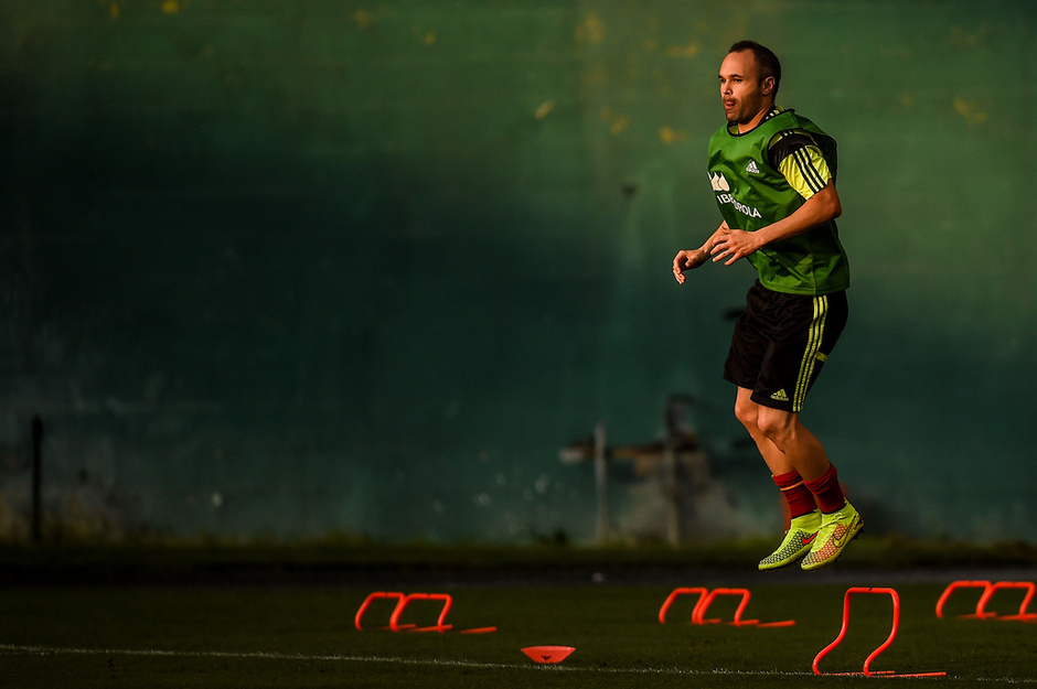 西班牙訓練拉莫斯玩倒鉤 眾將苦練彈跳力