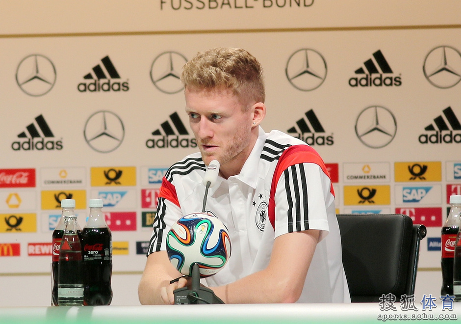 德國召開發布會 拉姆許爾勒暢談表情輕松