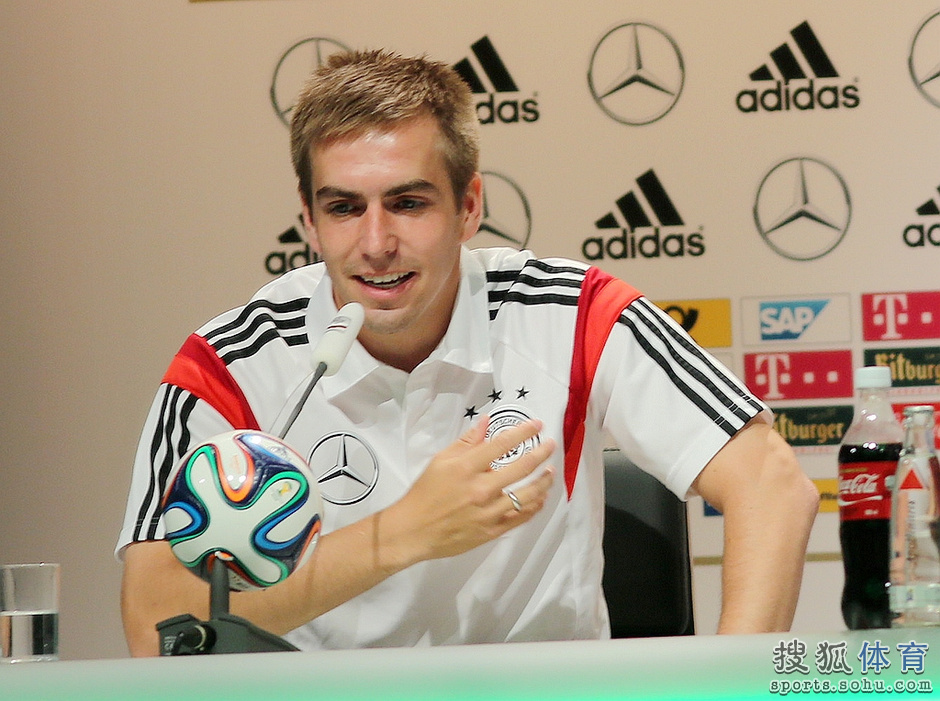 德國召開發(fā)布會 拉姆許爾勒暢談表情輕松