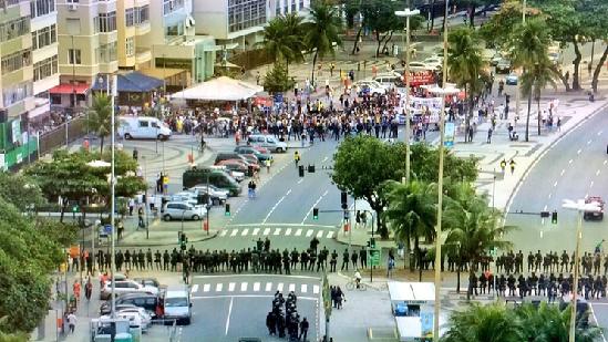 與此同時(shí)在科帕卡巴納……