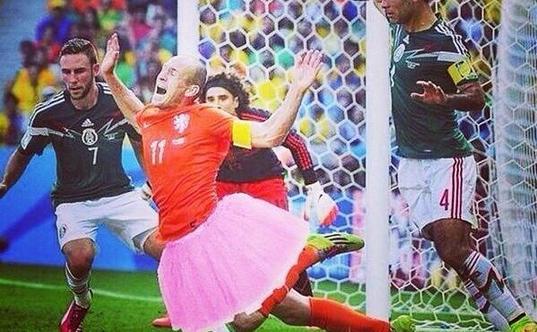 假摔？羅本也被玩壞了