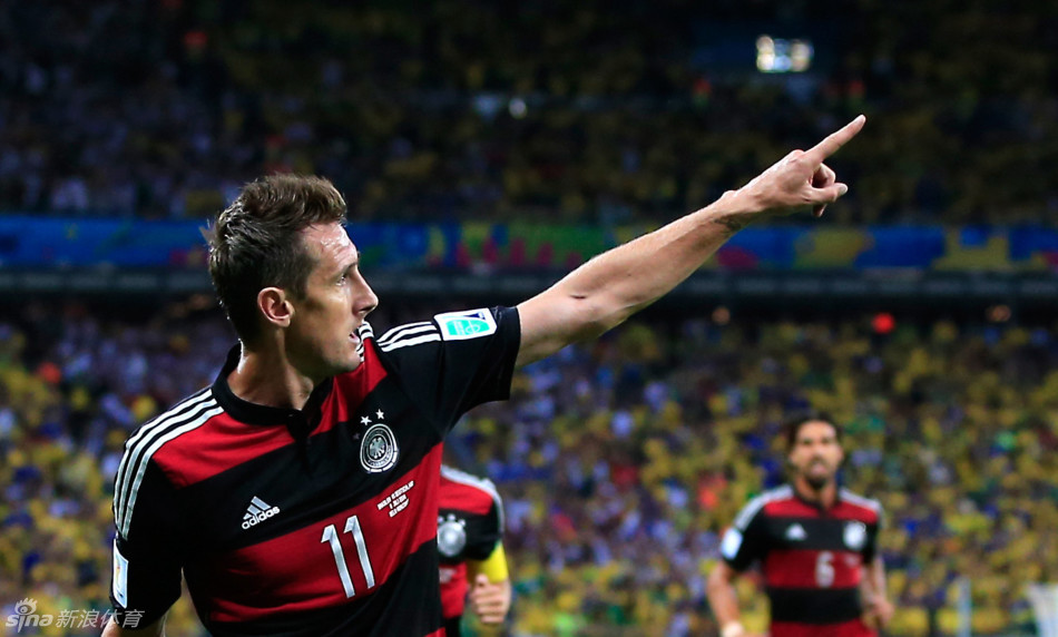德國7-1大勝東道主巴西 第22比賽日十佳圖