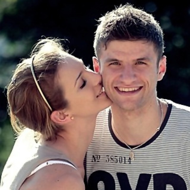 穆勒俏妻曬幸福照為老公戰決賽打氣