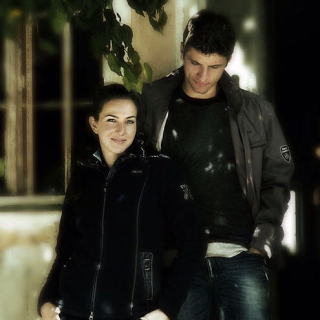 穆勒俏妻曬幸福照為老公戰(zhàn)決賽打氣