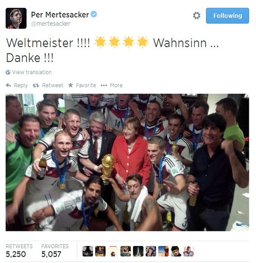 世界冠軍！德國(guó)隊(duì)員發(fā)狀態(tài)曬自拍慶祝奪冠