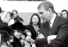 英安德魯王子來京看馬術 親切隨和受歡迎