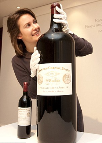 英國將拍賣“巨無霸”葡萄酒 能倒滿144杯