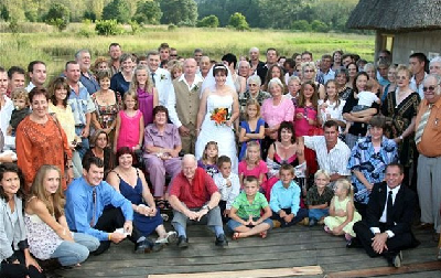 南非婚禮現場露臺坍塌 80名賓客成落湯雞