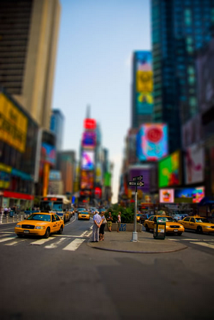 神奇！相機竟能照出小人國