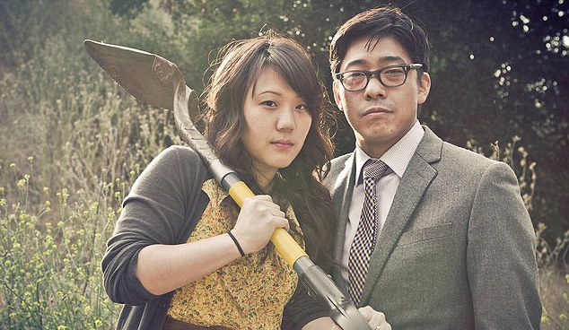 美國一對情侶拍另類“僵尸”訂婚照 一夜爆紅網絡