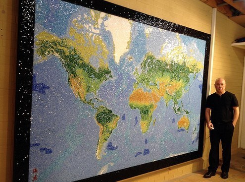 超震撼世界地圖：千余寶石和數十萬玻璃碎片打造